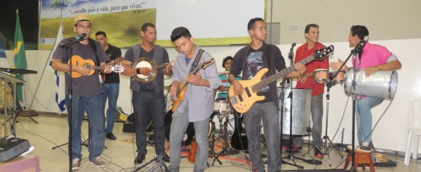 Grupo Os Divinais faz show de encerramento do VIII Conjufe